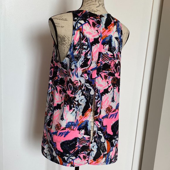 Patterned Racer Back Tank w/ Lower Back Opening - Picture 3 of 6